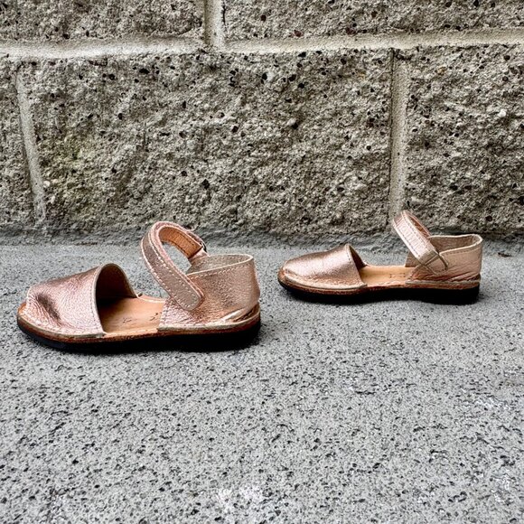 PONS Frailera Style Avarca Shoes Girls 26 EU 9.5 US Metallic Rose Gold Sandals - Picture 3 of 9